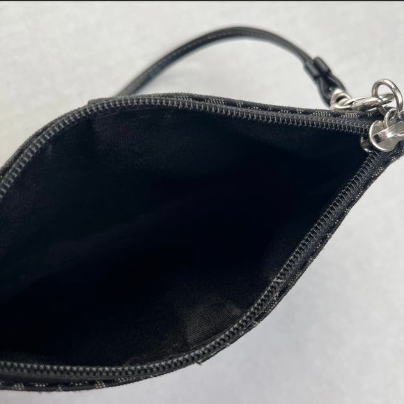 ⭐️SALE⭐️ Coach Monogram Wristlet 2000s y2k - Picture 4 of 4